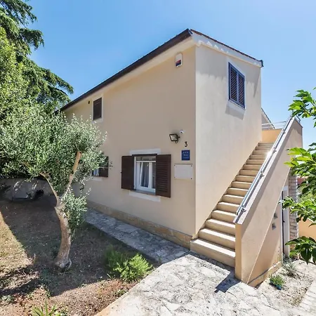 Lejlighed Cozy In With Kitchen