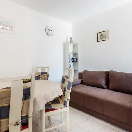 Apartment Cozy In With Kitchen Pula