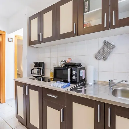 Cozy In With Kitchen Apartment *