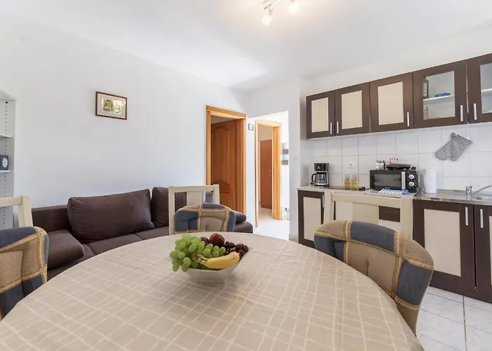 아파트 Cozy In With Kitchen