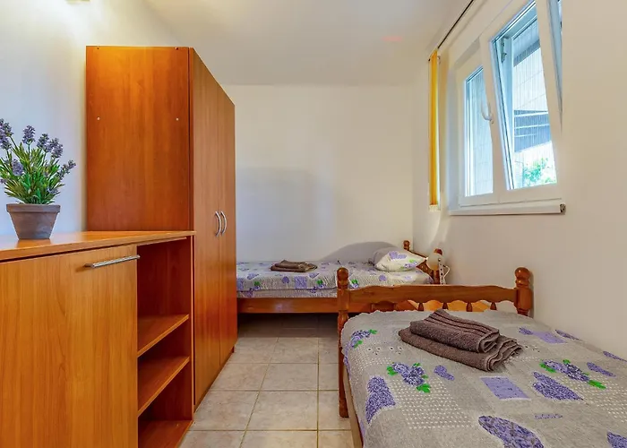 아파트 Cozy In With Kitchen