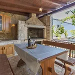 Cozy In With Kitchen Appartement